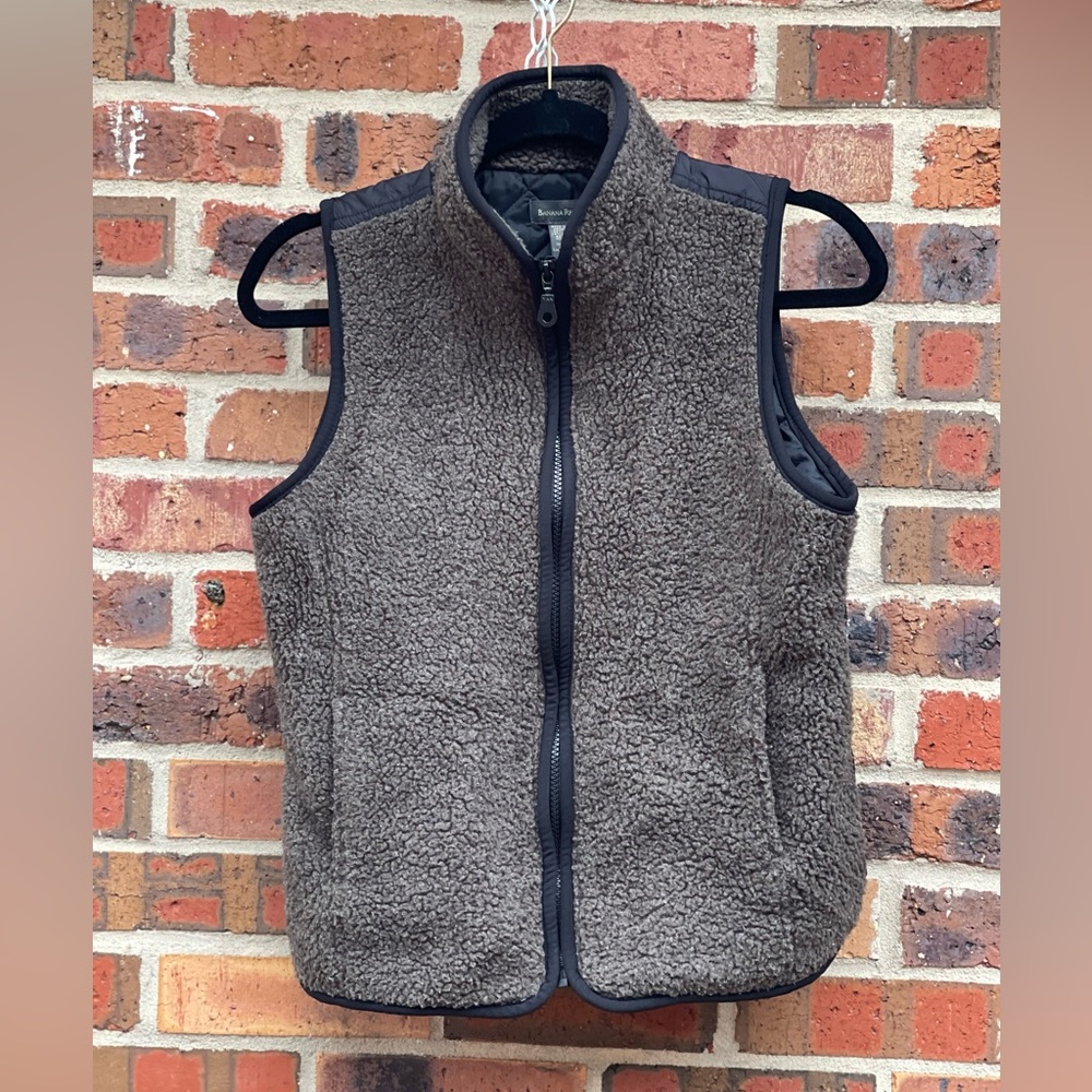 Banana Republic olive green Sherpa vest. Women small.